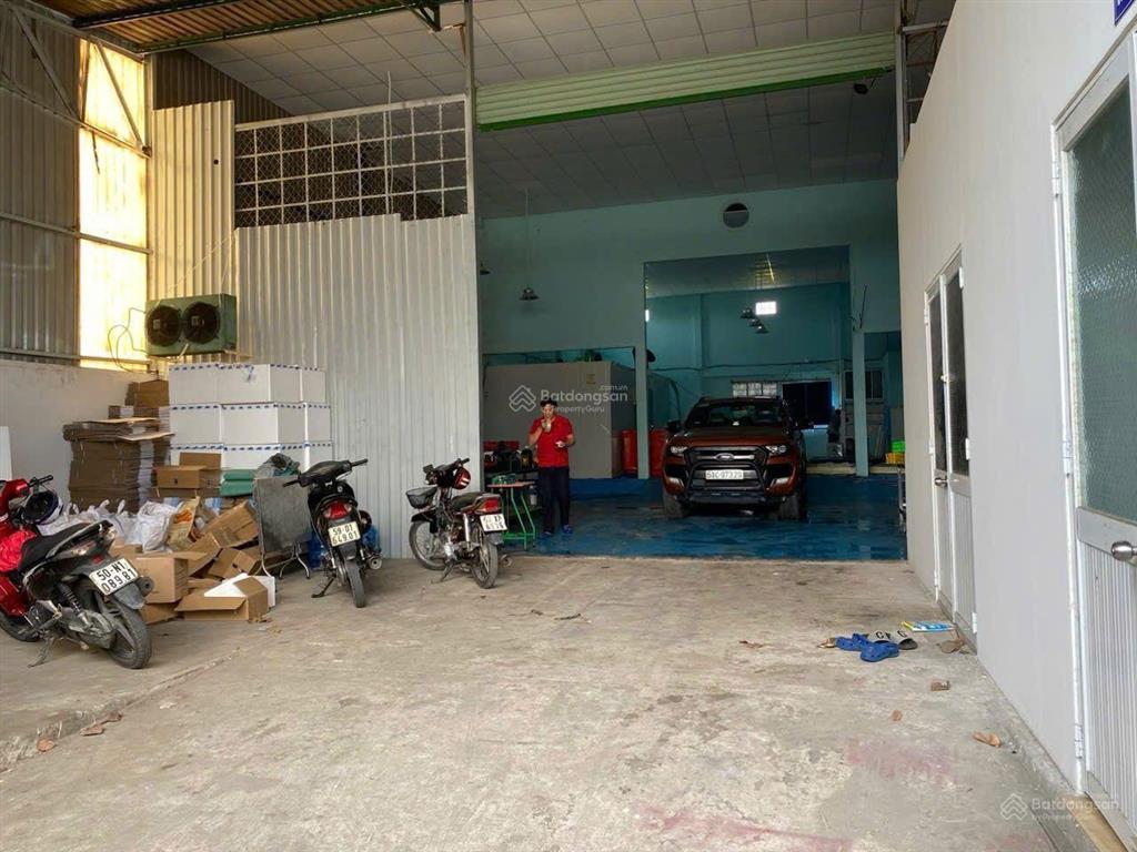 Cho thuê nhà xưởng 350m2, bùi công trừng, hm, 17tr xe container