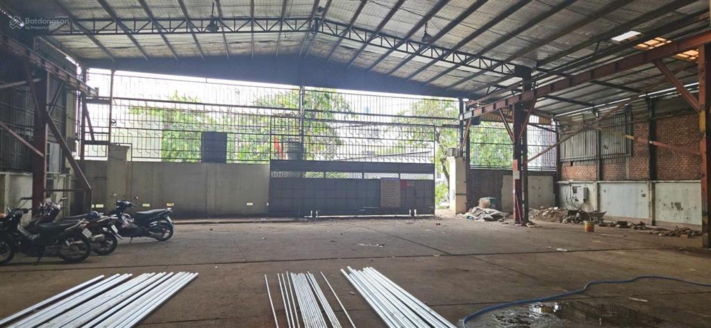 Cho thuê nhà xưởng 1000m nguyễn văn bứa hm. có sẵn cẩu trục