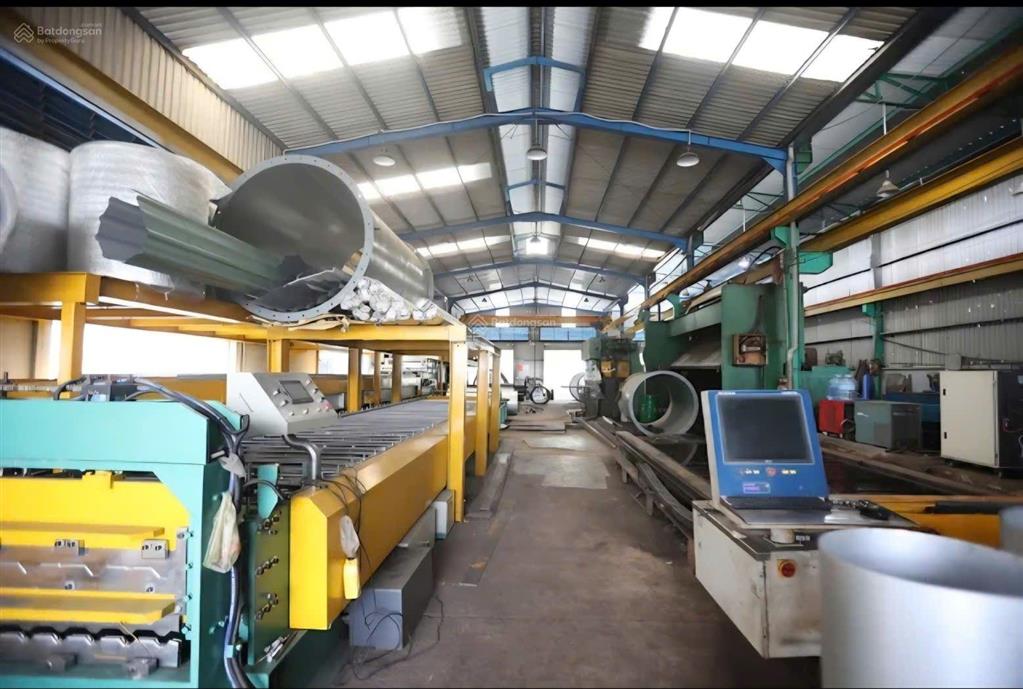 Cho thuê mặt bằng mt hà huy giáp quận 12. dt 840m