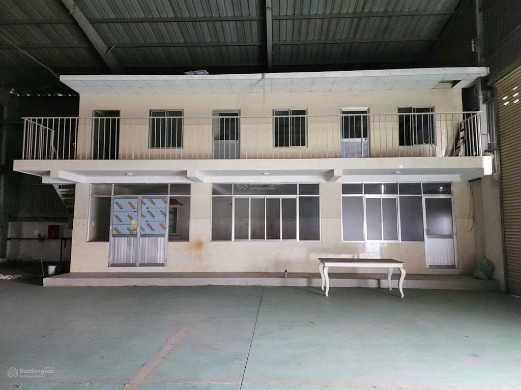 Cho thuê nhà xưởng 1100m mt ql1a quận 12. xe container, có sẵn văn phòng