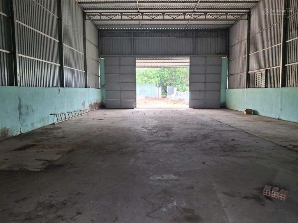 Cho thuê nhà xưởng an phú đông 200m2, quận 12. giá 13tr điện 3 pha