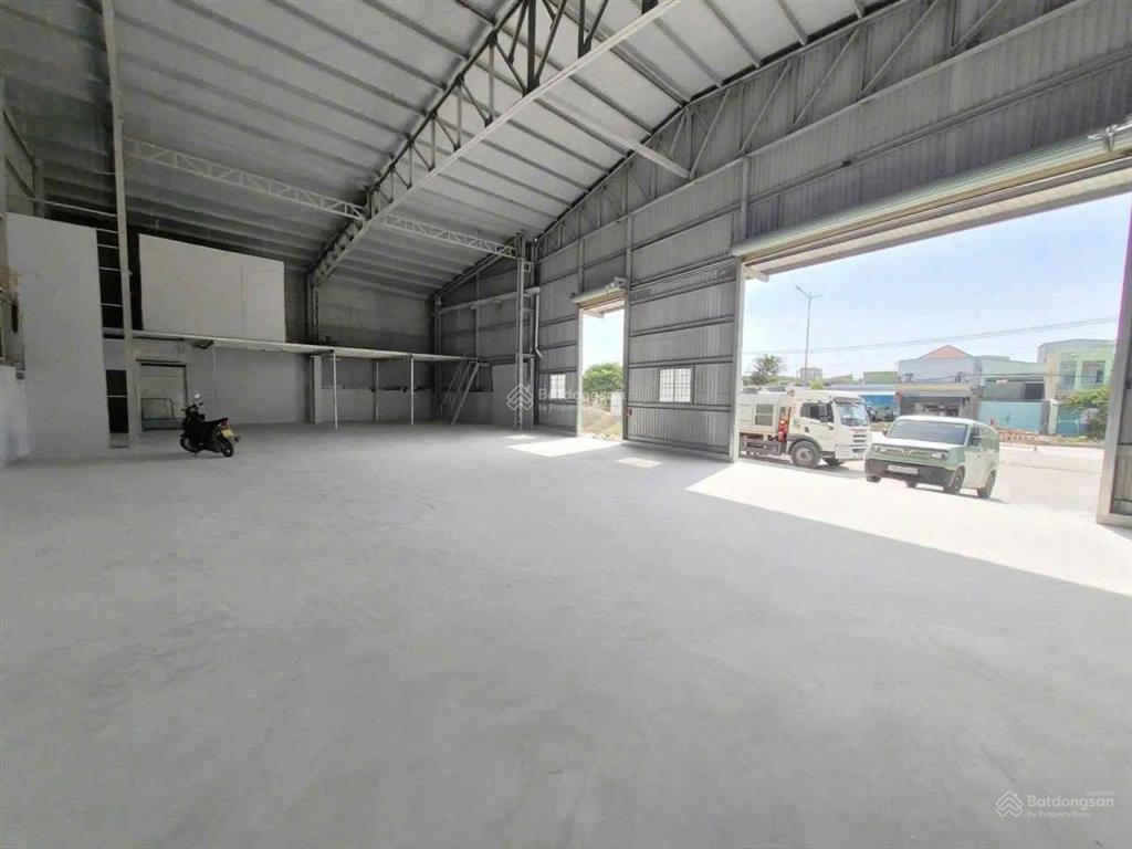 Cần cho thuê nhà xưởng 300m2 25tr mt ql13 thuận an bd. xe container