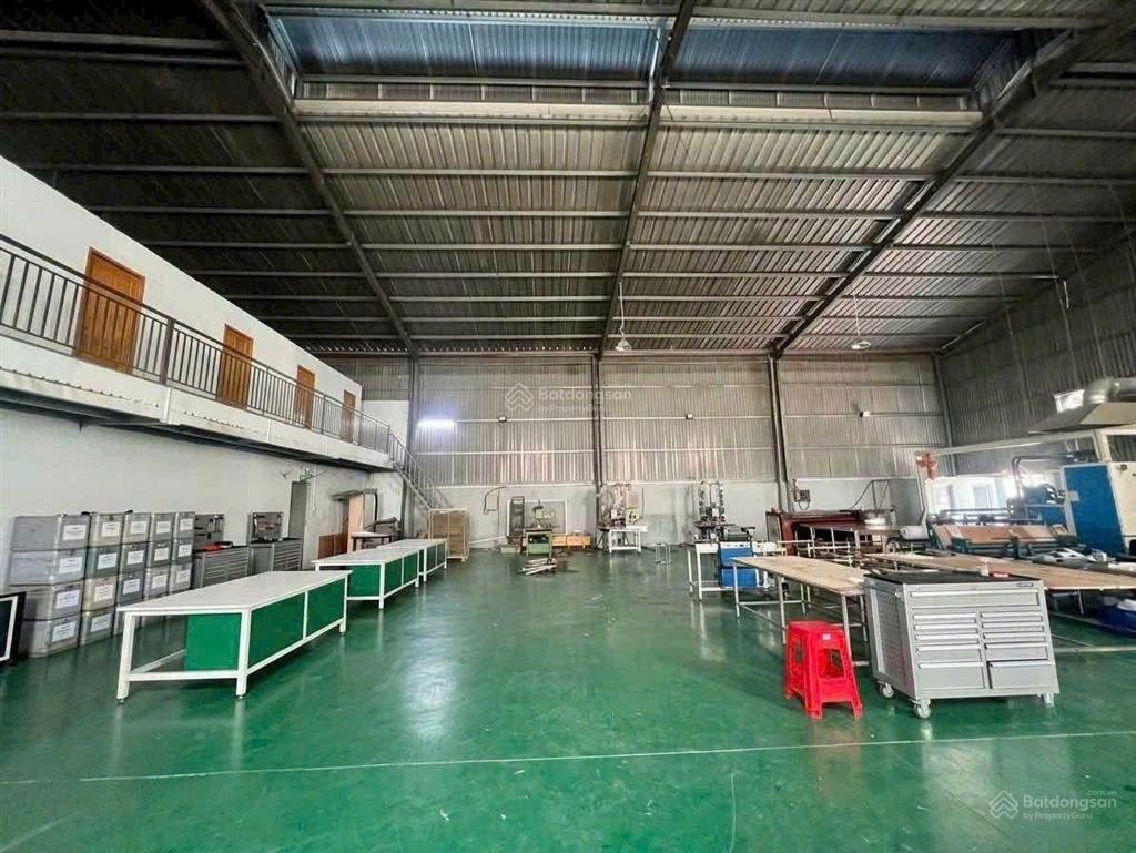 Cho thuê nhà xưởng quận 12. dt 520m, nền epoxy, đường xe container