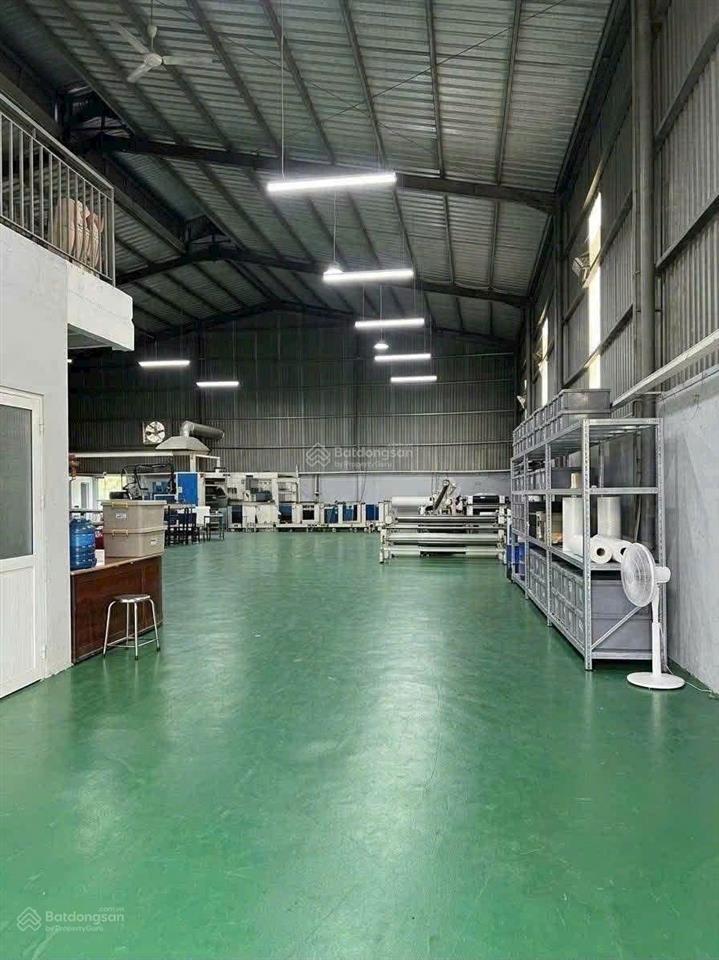 Cho thuê nhà xưởng quận 12. dt 520m, nền epoxy, đường xe container