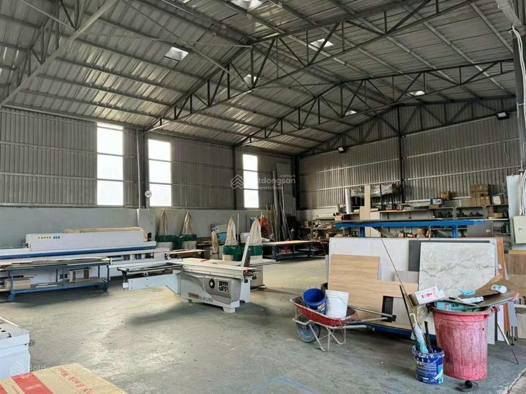 Cho thuê nhà xưởng và xưởng quận 12. dt 500m giá 35tr