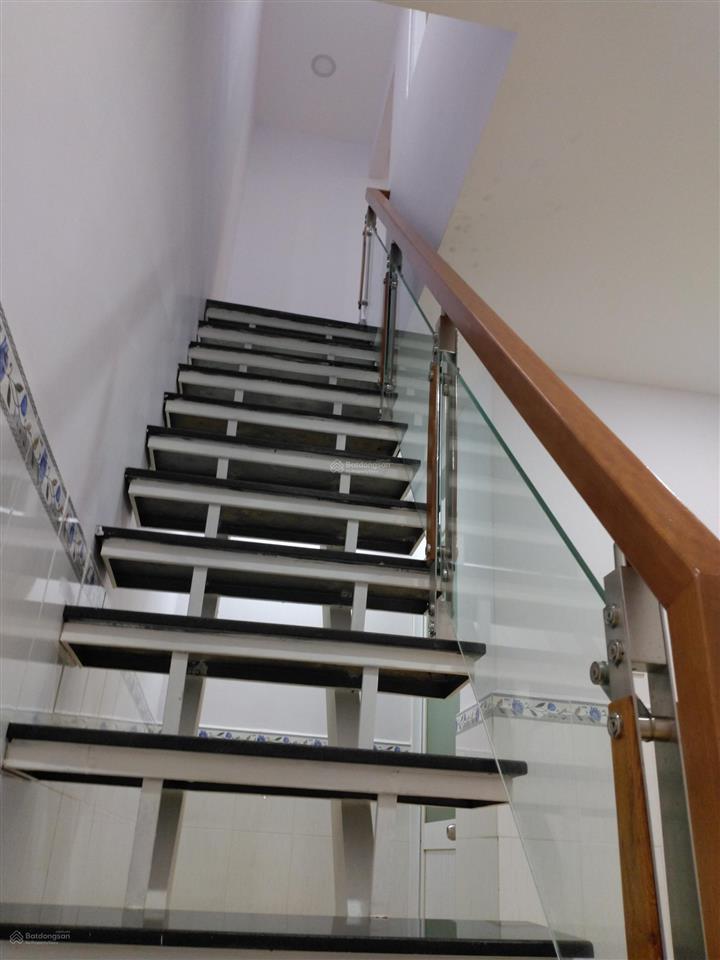 Nhà shr đường đông bắc, sau lưng công viên phần mềm quang trung, 4,4x12m, 1 lửng