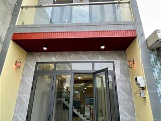 Bán nhà đường đông thạnh 3, dt 4,4x14m, nhà mới xây 2 tầng