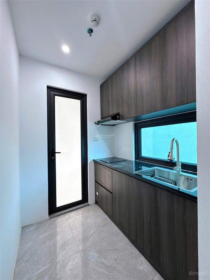 Tòa chdv lô góc dương quảng hàm 75m2*7t*14ph kk*tm. ôtô đỗ cửa, dthu ~1 tỷ/năm. hỗ trợ bank