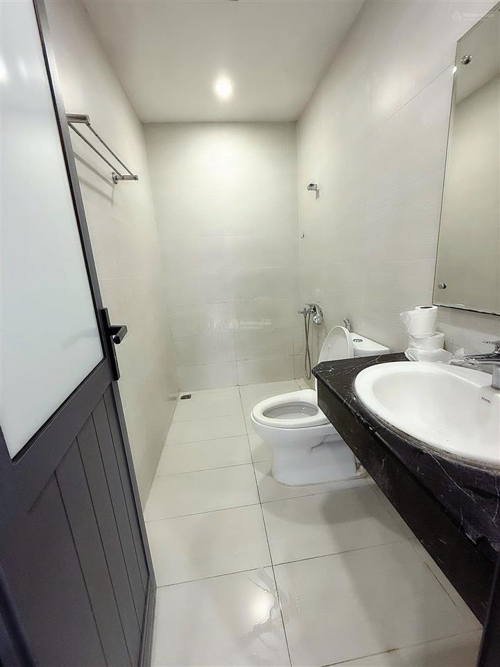 Bán gấp căn hộ 2pn, diện tích 70m2, full nội thất đẹp, giá 5,95 tỷ, cc thái hà 43 phạm văn đồng