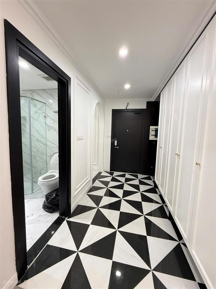 Bán căn hộ 4pn diện tích 160m2 full nội thất xịn sẵn về ở giá 12,5tỷ cc goldmark city hồ tùng mậu