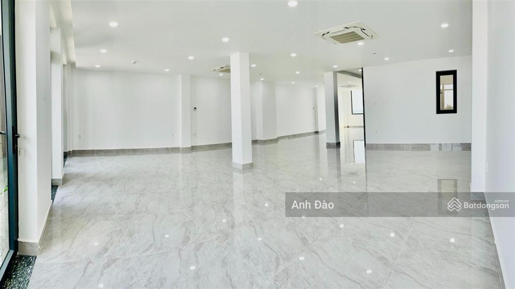 Mặt tiền nhà mới góc 3 mặt tiền đường cách mạng tháng 8, phường 10, quận 3, tphcm