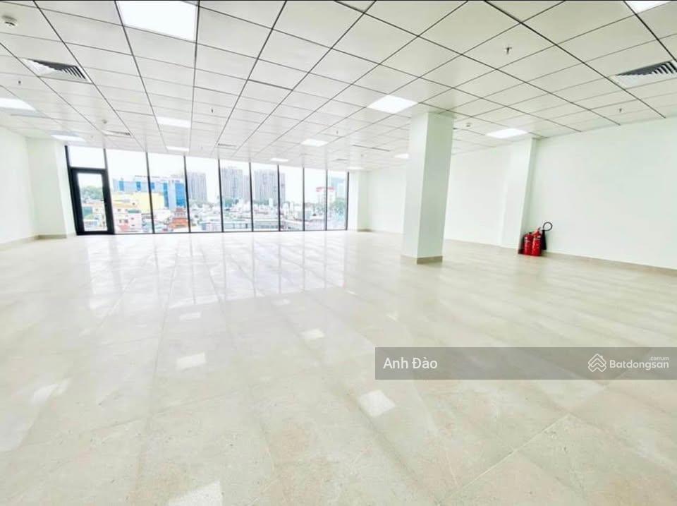 Cho thuê tòa nhà tại mặt tiền nam kỳ khởi nghĩa ngay trung tâm takashimaya quận 1