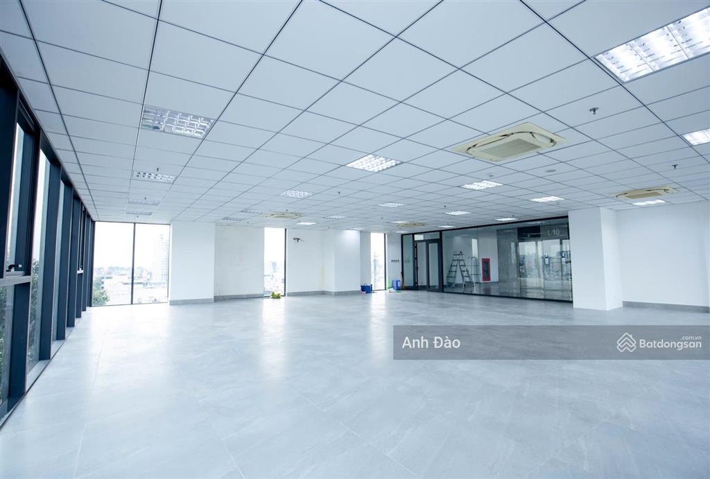 Cho thuê nhà mặt tiền trần quang diệu, p.13, quận 3 gần ngã 4 lê văn sỹ