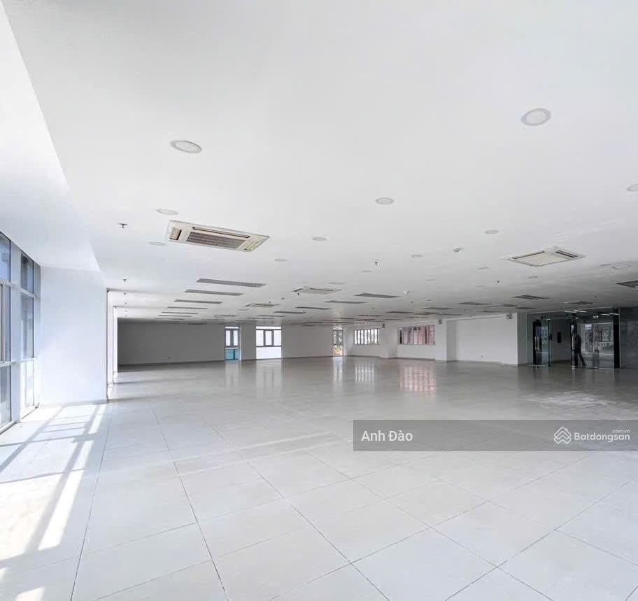 Cho thuê văn phòng góc 2 mặt tiền đồng khởi  lê thánh tôn quận 1