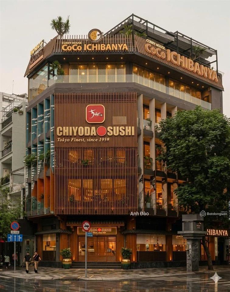 Siêu phẩm! cho thuê nhà góc 2 mặt tiền trần hưng đạo quận 5