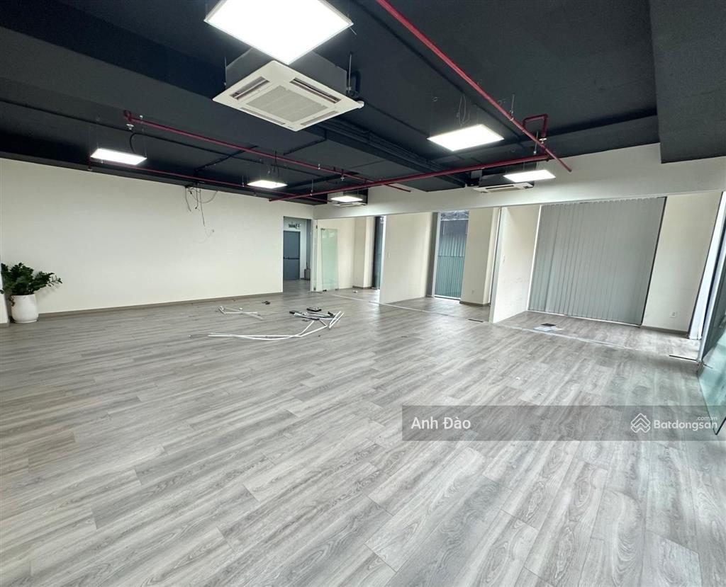 Cho thuê nhà mặt tiền đường hoa đào, p2, phú nhuận ngay phan xích long