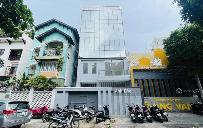 Cho thuê nhà mặt tiền đường hoa đào, p2, phú nhuận ngay phan xích long