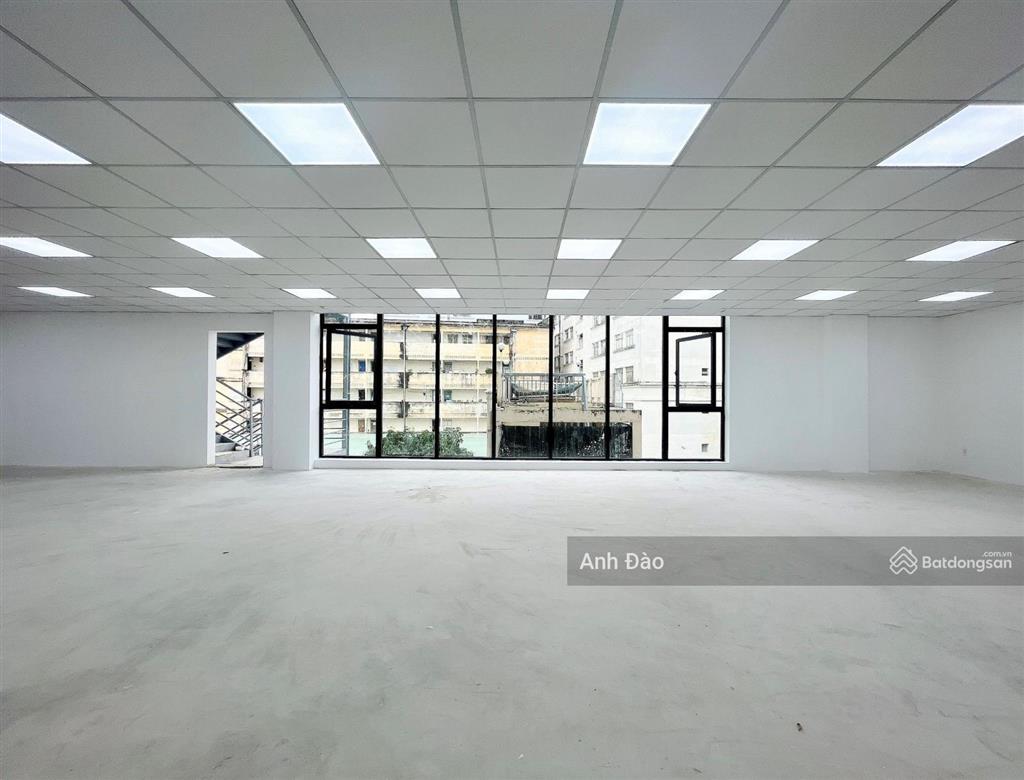 Cho thuê tòa nhà mới xây trục sân bay  mặt tiền trần quốc hoàn, tân bình