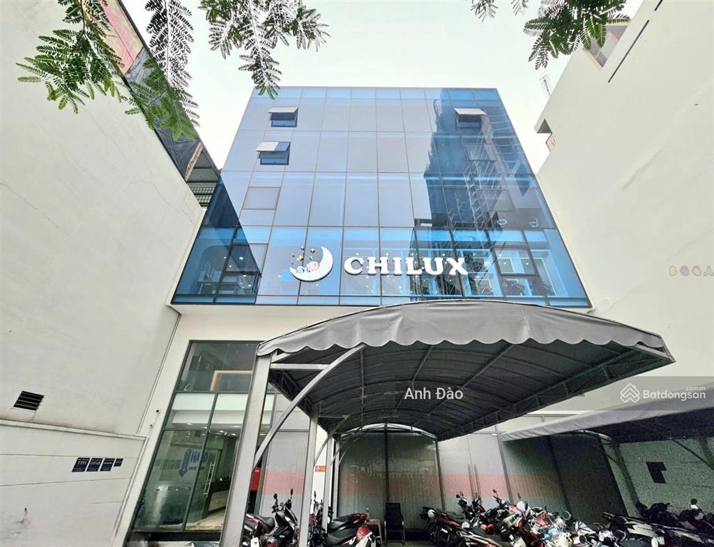Cho thuê nhà mặt tiền cách mạng tháng 8  quận 10 ngay vòng xoay dân chủ