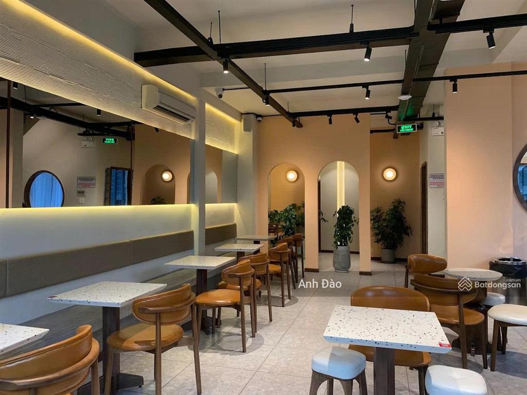 Cho thuê biệt thự góc 2 mặt tiền hoa lan, phú nhuận ngay phan xích long