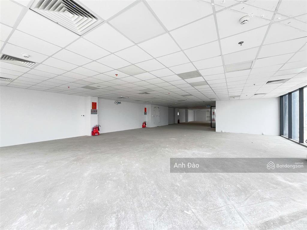 Cho thuê building mặt tiền cô giang q1 ngay trần hưng đạo  hầm 7 lầu giá tốt