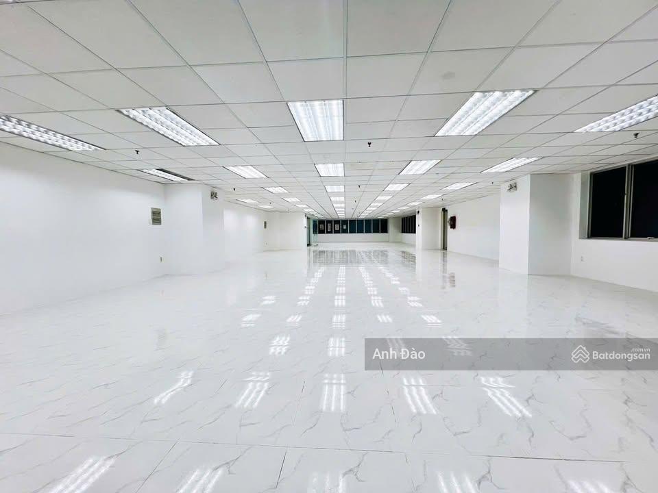Nguyên căn mặt tiền trần não q2 ngay vòng xoay  hầm 4 lầu thang máy  giá tốt