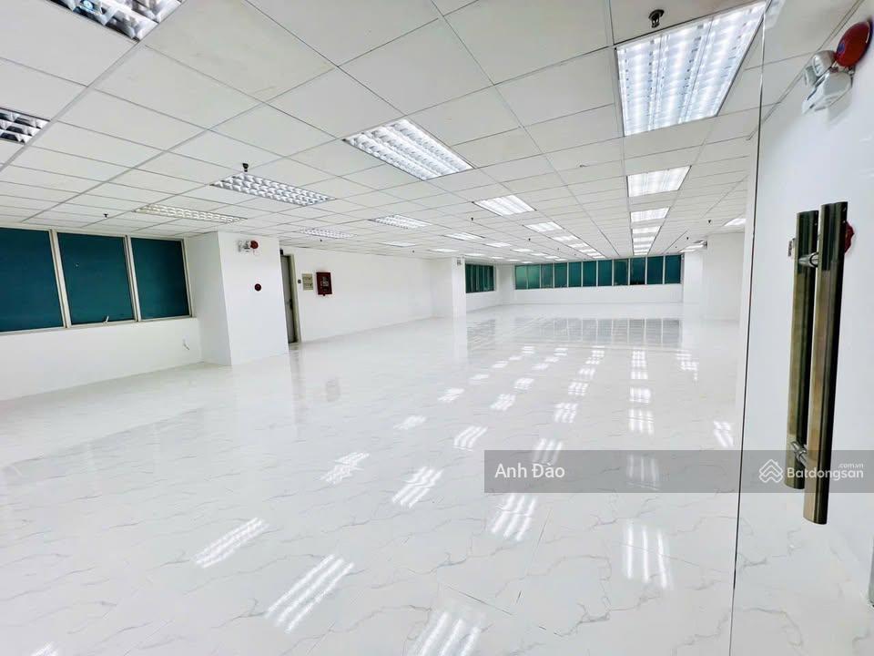 Nguyên căn mặt tiền trần não q2 ngay vòng xoay  hầm 4 lầu thang máy  giá tốt