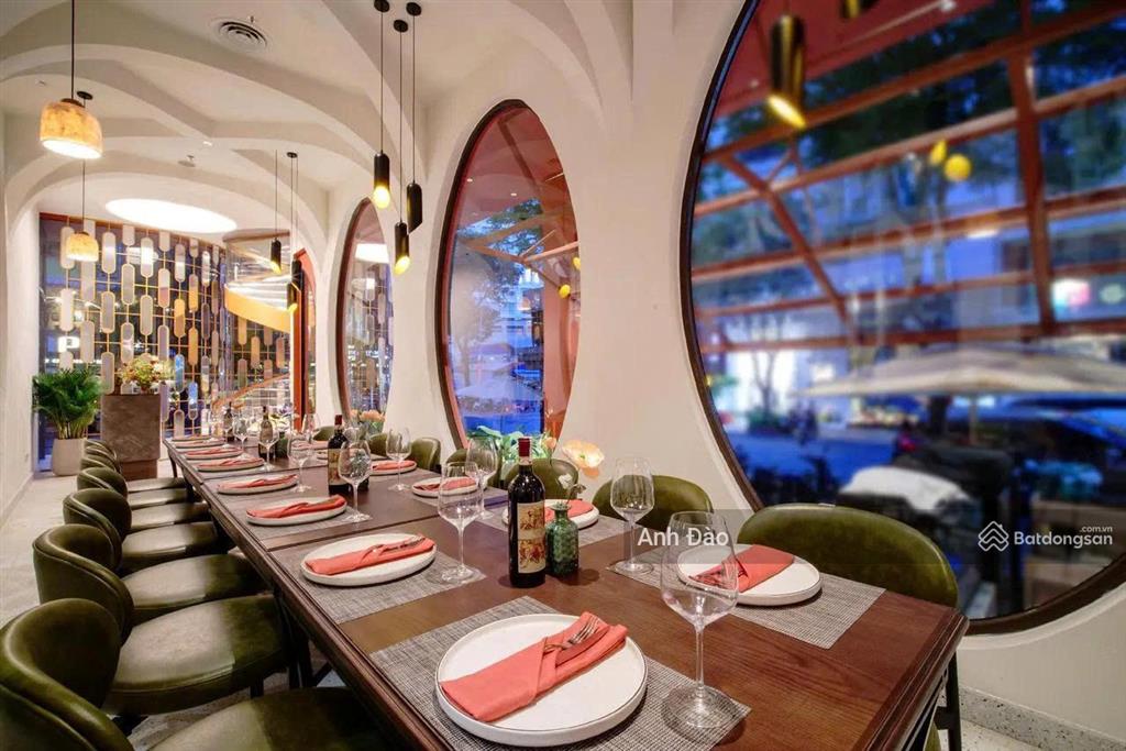 Khách sạn mặt tiền phố tây bùi viện quận 1 40p full nội thất khai thác ngay
