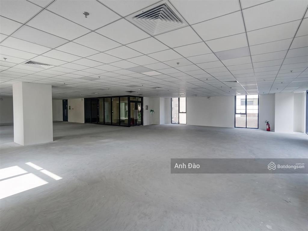 Building mới xây mặt tiền cách mạng tháng 8 quận 3 gần vòng xoay dân chủ