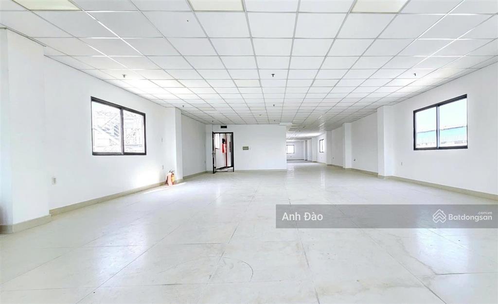 Cho thuê nhà mặt tiền bạch đằng q.bình thạnh ngay ngã tư hàng xanh