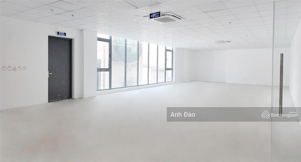 Cho thuê nhà mặt tiền bạch đằng q.bình thạnh ngay ngã tư hàng xanh