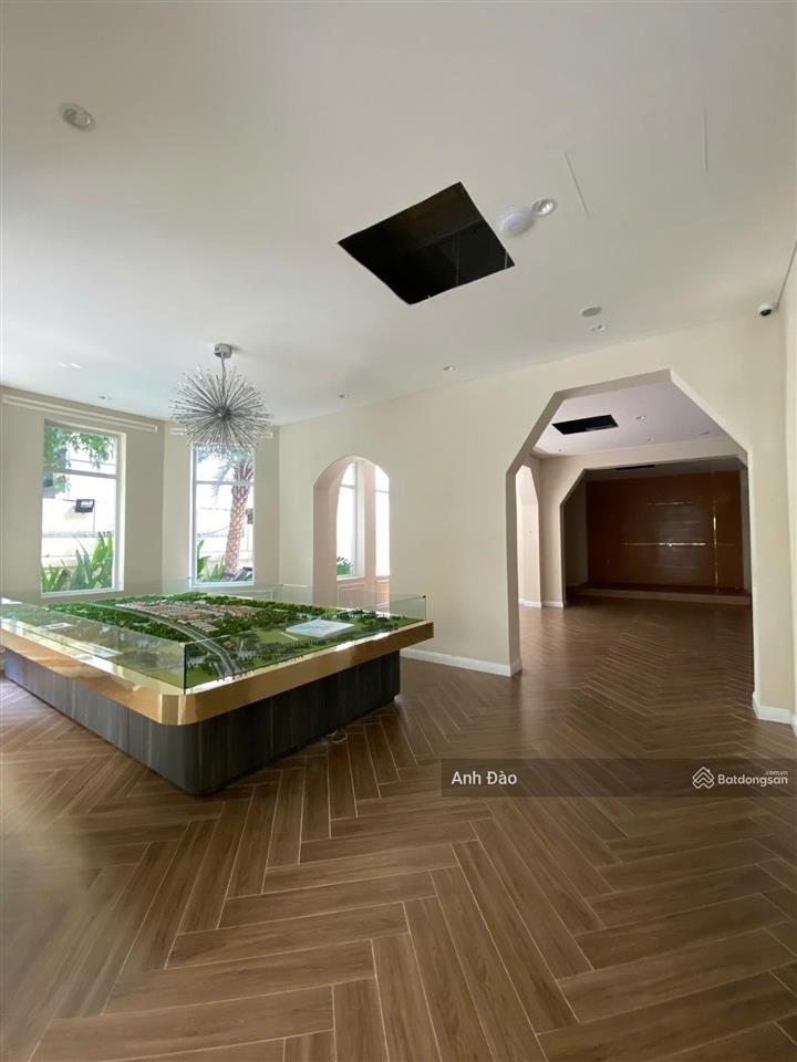 Villa sân vườn mặt tiền hoa mai, p2, phú nhuận ngay phố ẩm thực phan xích long