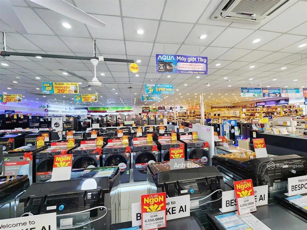Mặt tiền lý thường kiệt, quận 11 ngay ba tháng hai ngang lớn 20m giá chỉ 100 triệu/tháng