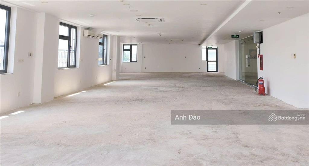 Cho thuê tòa nhà mặt tiền võ văn tần, quận 3 ngay trục cách mạng tháng 8