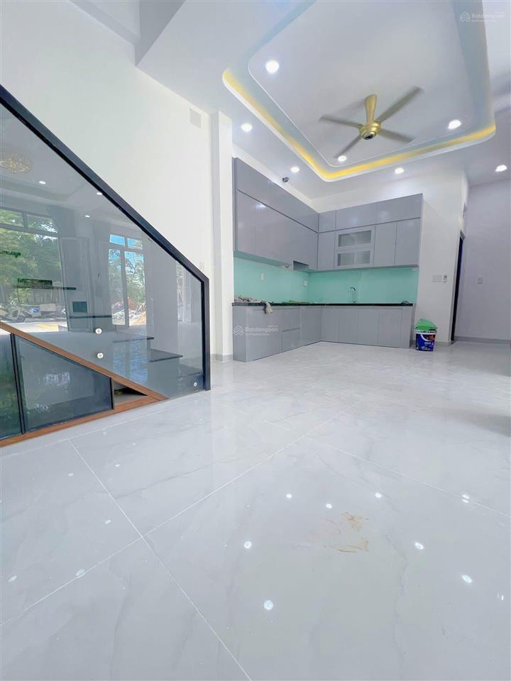 Bán nhà 2 tỷ 800 triệu sổ riêng đường ô tô phường hoá an