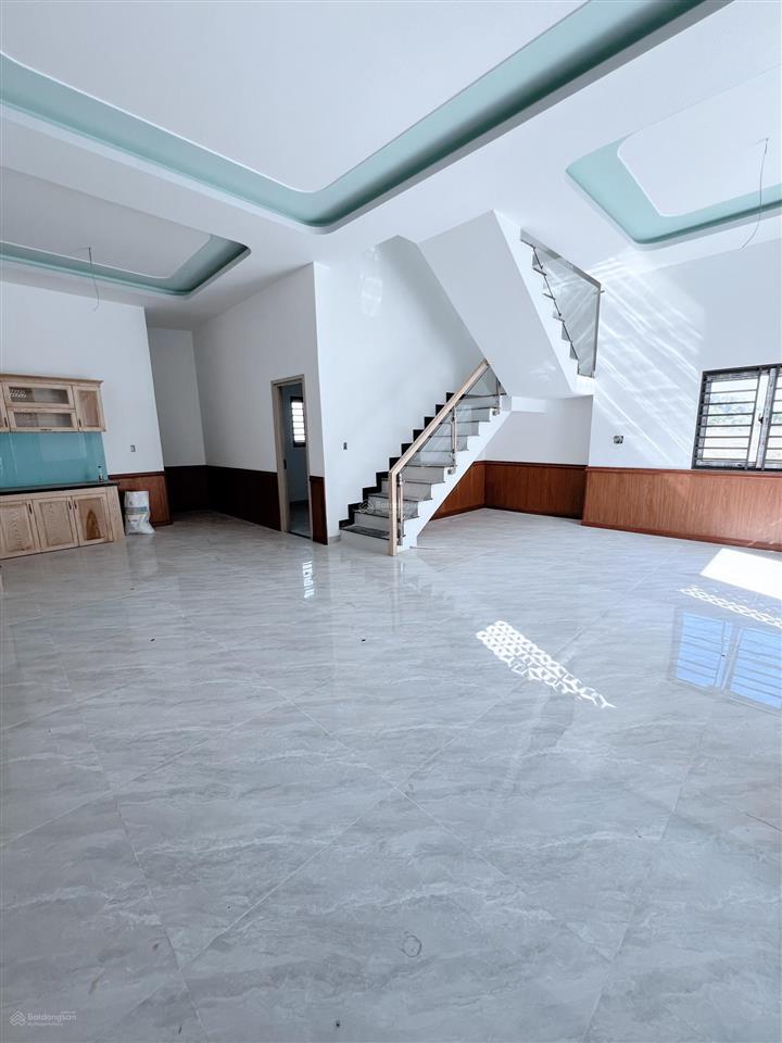 Bán nhà 1lầu 1trệt sổ hồng riêng sân để 2 ô tô bán tải phường hoá an