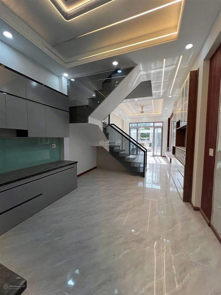 Bán nhà mới đường lớn sổ riêng gần trường học phường biên hoà