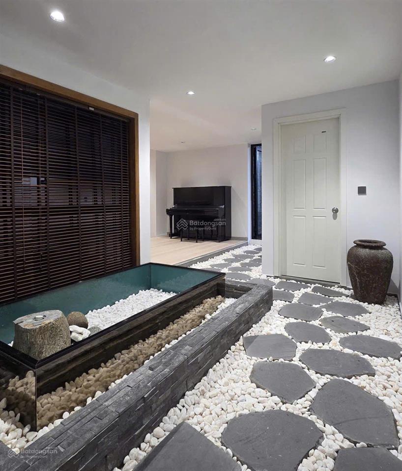 Cho thuê penthouse 368m2 5pn5wc full nt giá 50tr còn tl siêu rộng tại đức khải quận 7