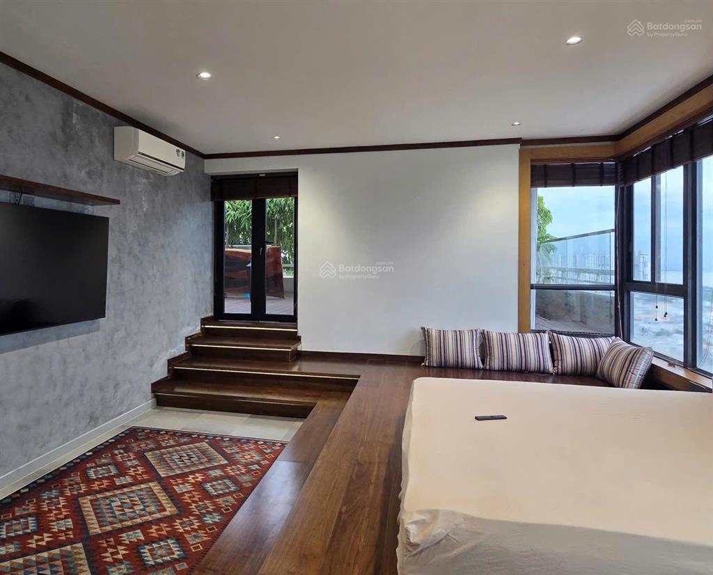 Cho thuê penthouse 368m2 5pn5wc full nt giá 50tr còn tl siêu rộng tại đức khải quận 7