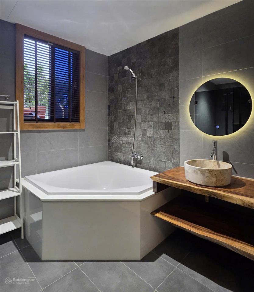 Cho thuê penthouse 368m2 5pn5wc full nt giá 50tr còn tl siêu rộng tại đức khải quận 7