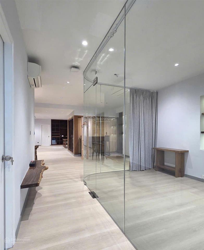 Cho thuê penthouse 368m2 5pn5wc full nt giá 50tr còn tl siêu rộng tại đức khải quận 7