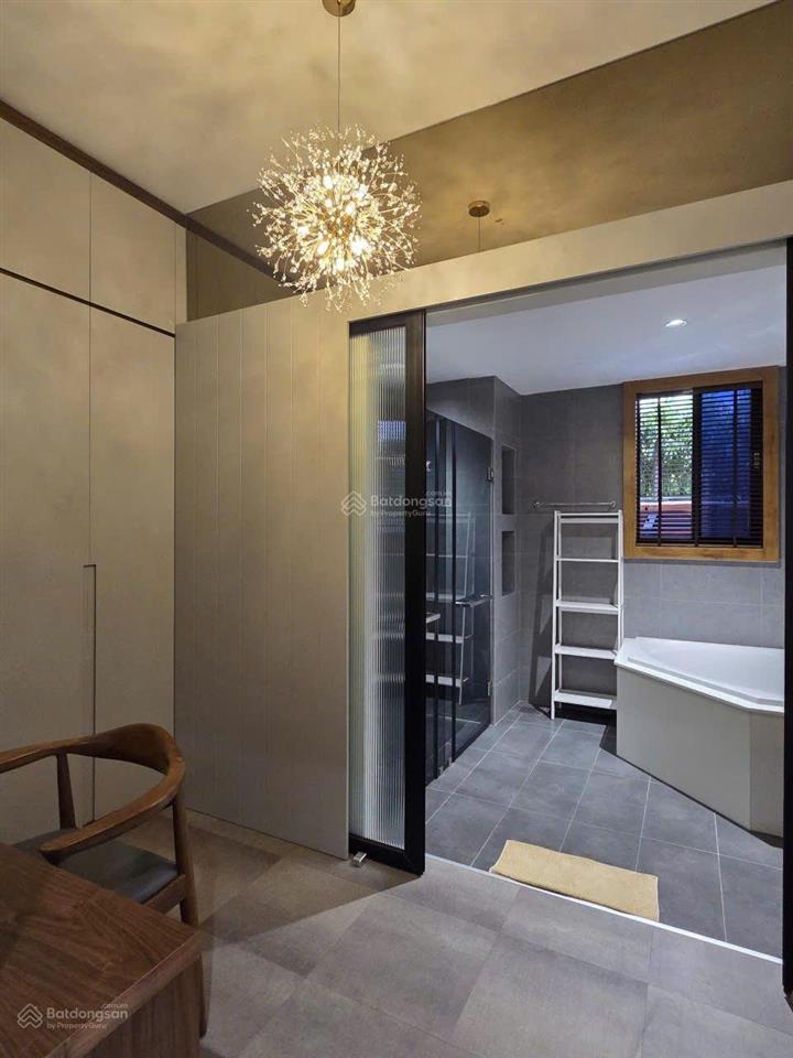 Cho thuê penthouse 368m2 5pn5wc full nt giá 50tr còn tl siêu rộng tại đức khải quận 7