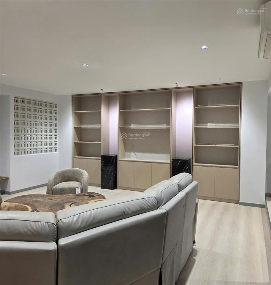 Cho thuê penthouse 368m2 5pn5wc full nt giá 50tr còn tl siêu rộng tại đức khải quận 7