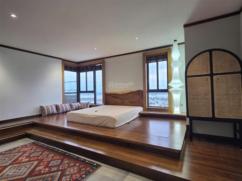 Cho thuê penthouse 368m2 5pn5wc full nt giá 50tr còn tl siêu rộng tại đức khải quận 7
