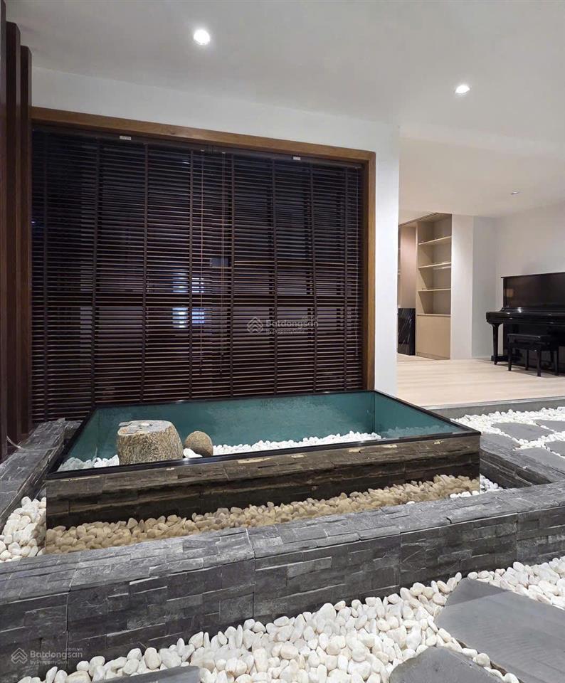 Cho thuê penthouse 368m2 5pn5wc full nt giá 50tr còn tl siêu rộng tại đức khải quận 7