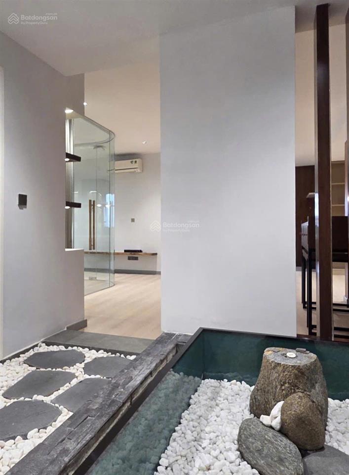 Cho thuê penthouse 368m2 5pn5wc full nt giá 50tr còn tl siêu rộng tại đức khải quận 7