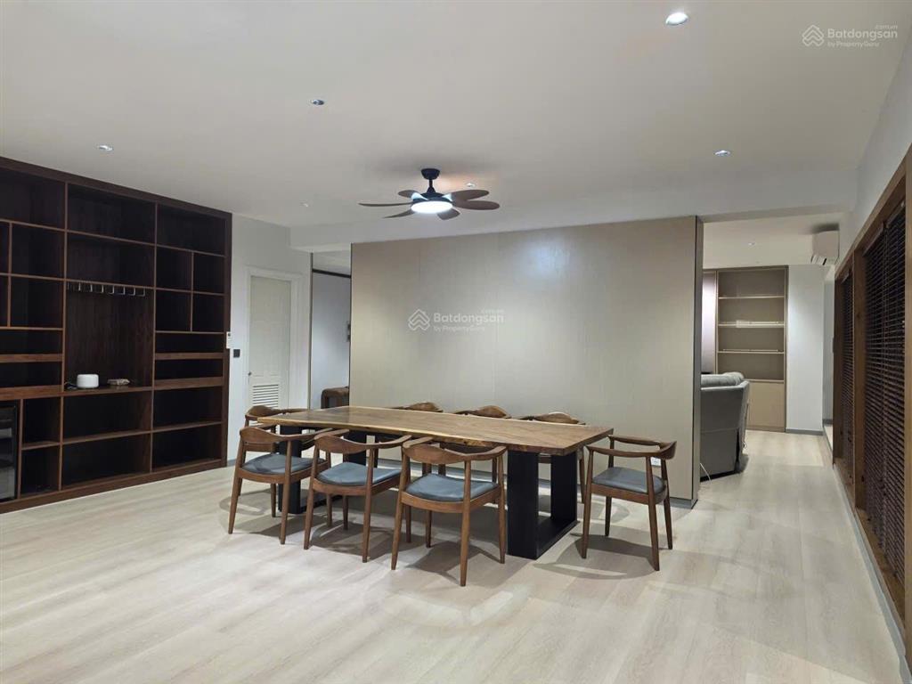 Cho thuê penthouse 368m2 5pn5wc full nt giá 50tr còn tl siêu rộng tại đức khải quận 7