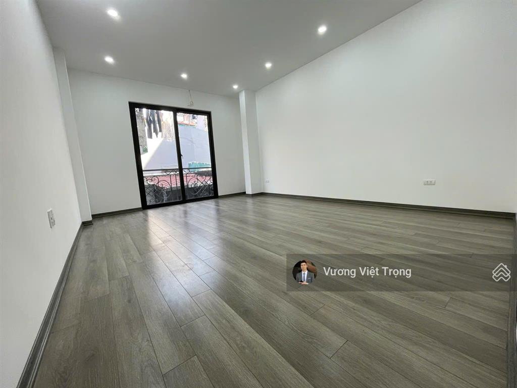 Cực hiếm! lô góc phố nguyễn thái học.văn miếu.đống đa.40mx6t thang máy mới.gần ô tô.giá 14,7 tỷ