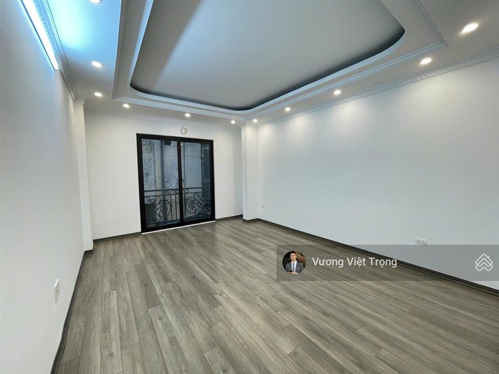 Cực hiếm! lô góc phố nguyễn thái học.văn miếu.đống đa.40mx6t thang máy mới.gần ô tô.giá 14,7 tỷ