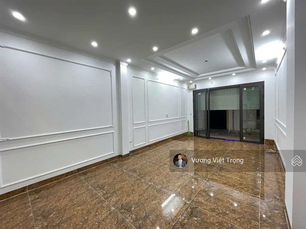 Cực hiếm! lô góc phố nguyễn thái học.văn miếu.đống đa.40mx6t thang máy mới.gần ô tô.giá 14,7 tỷ